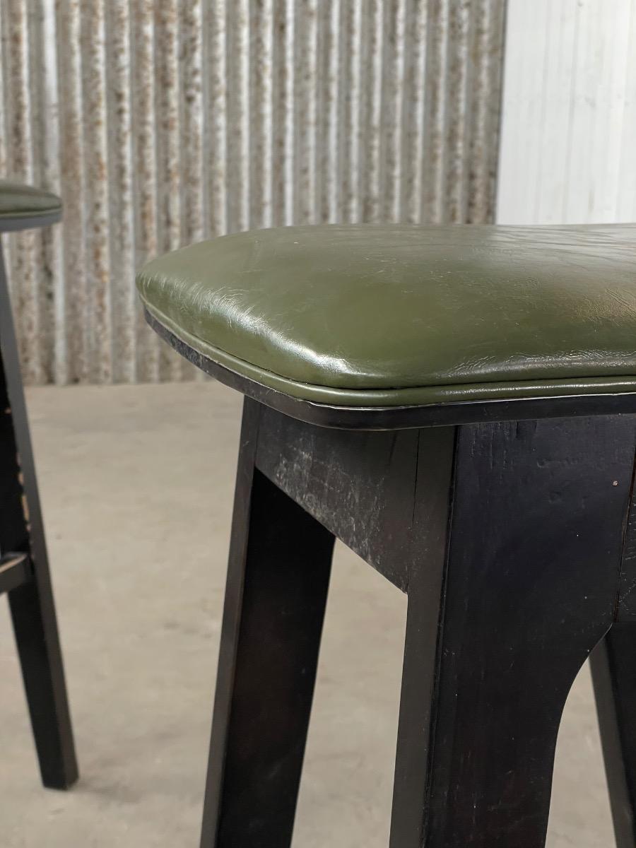 19x Vintage bar stools in green olive leather 