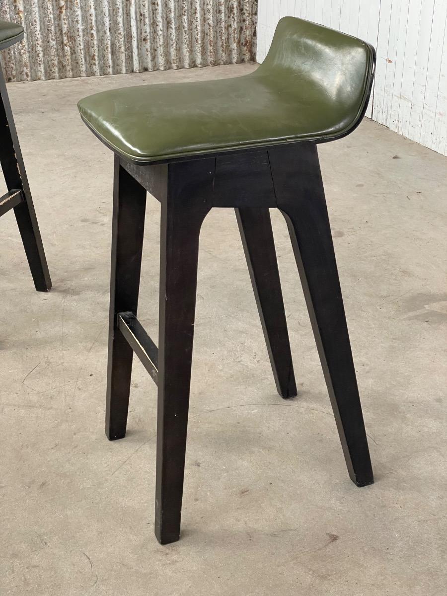 19x Vintage bar stools in green olive leather 
