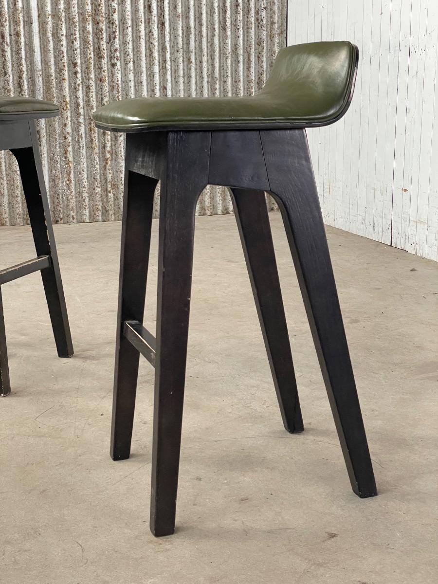 19x Vintage bar stools in green olive leather 
