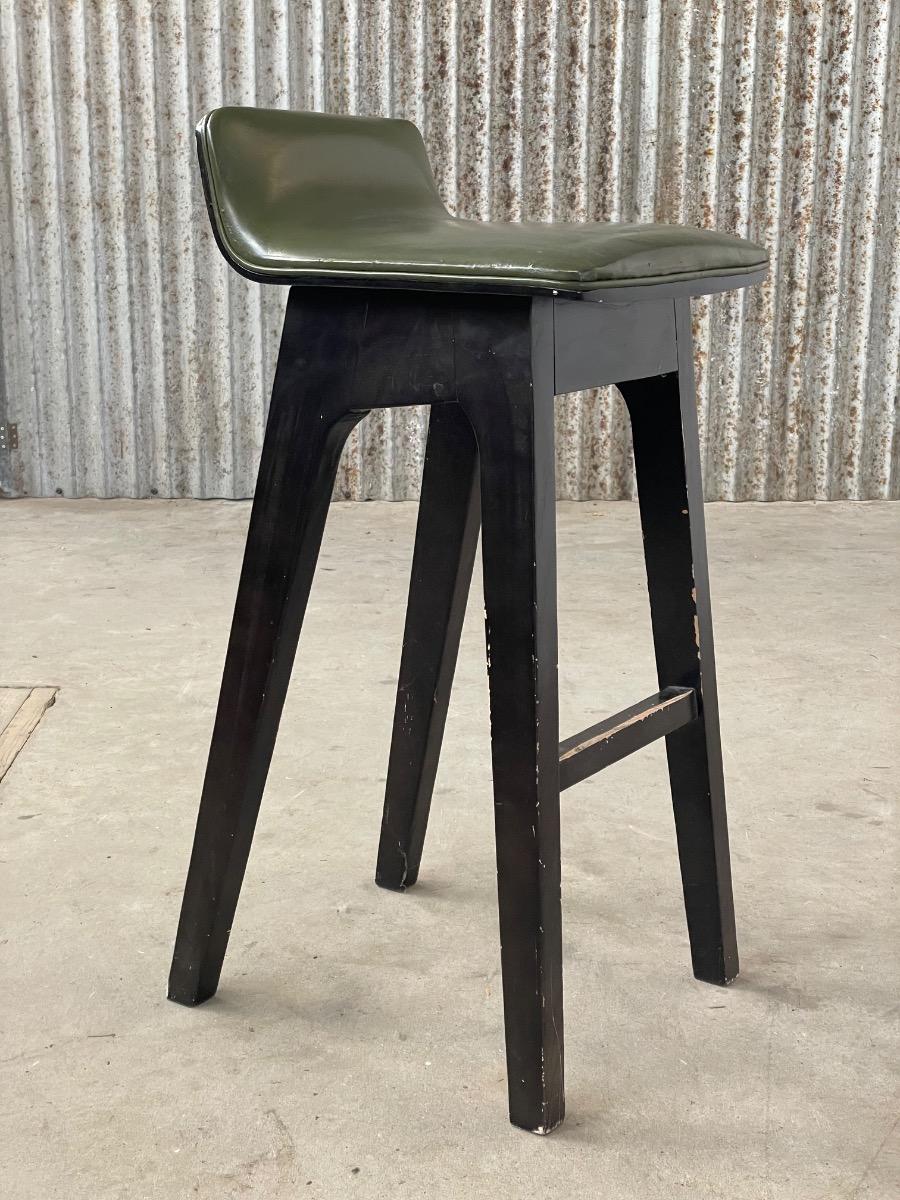 19x Vintage bar stools in green olive leather 