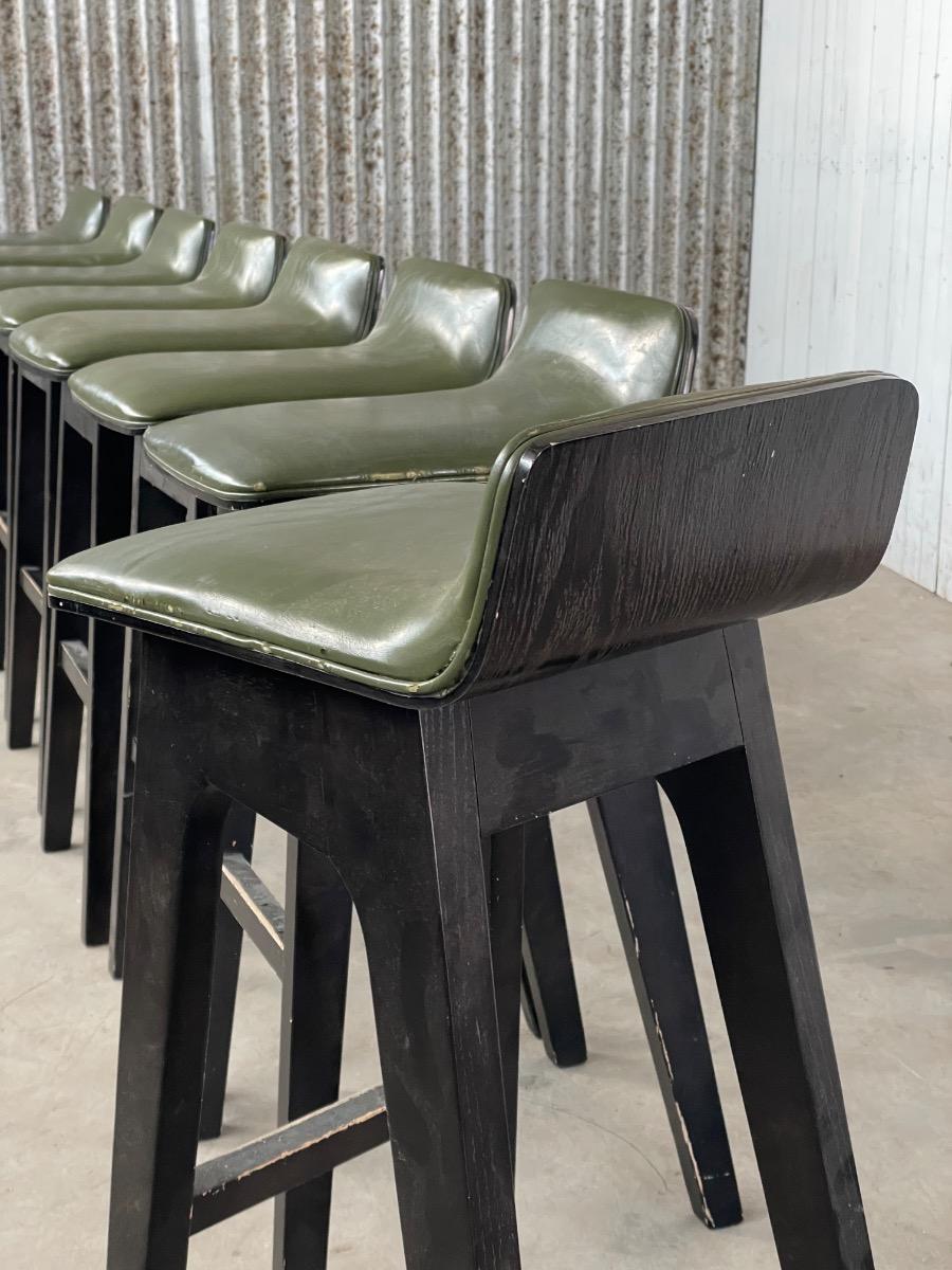 19x Vintage bar stools in green olive leather 