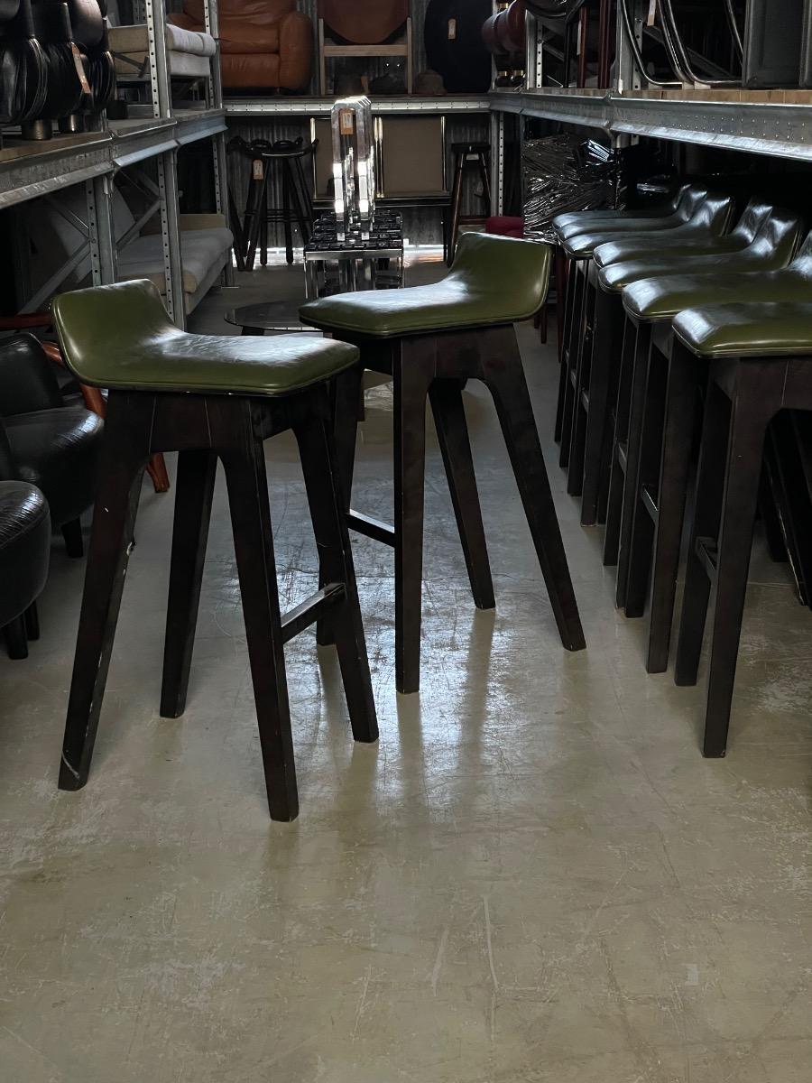 19x Vintage bar stools in green olive leather 