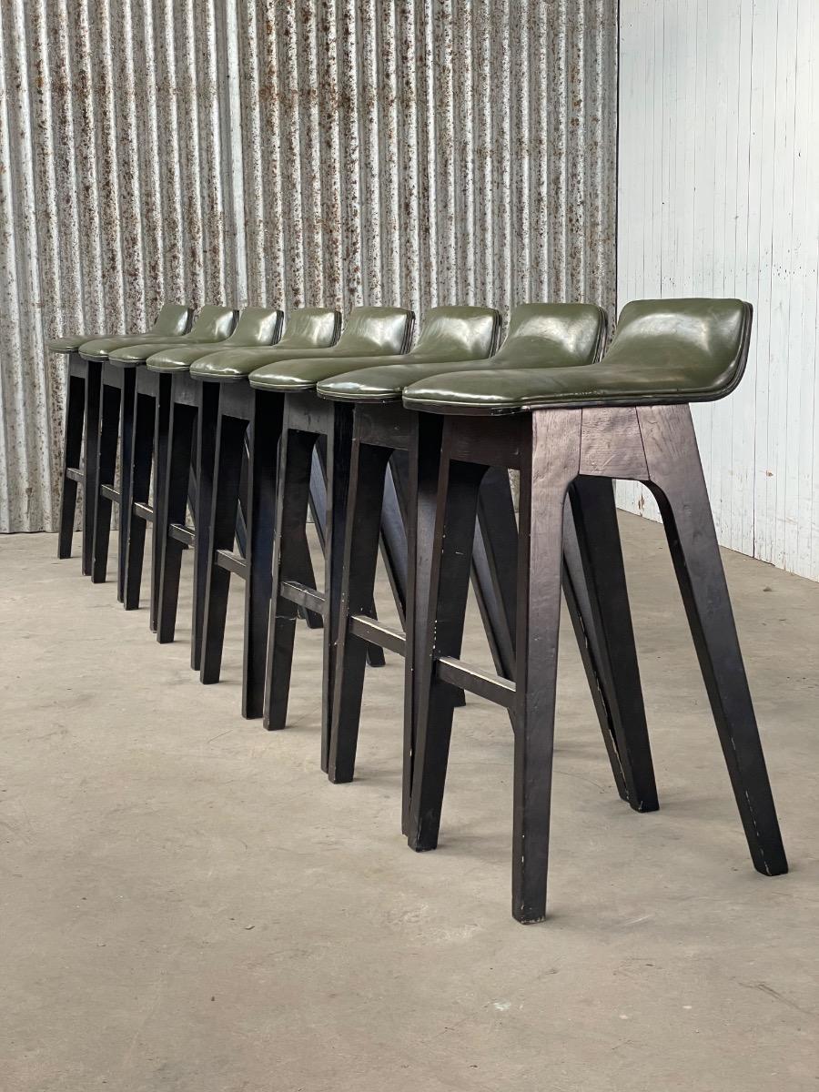 19x Vintage bar stools in green olive leather 