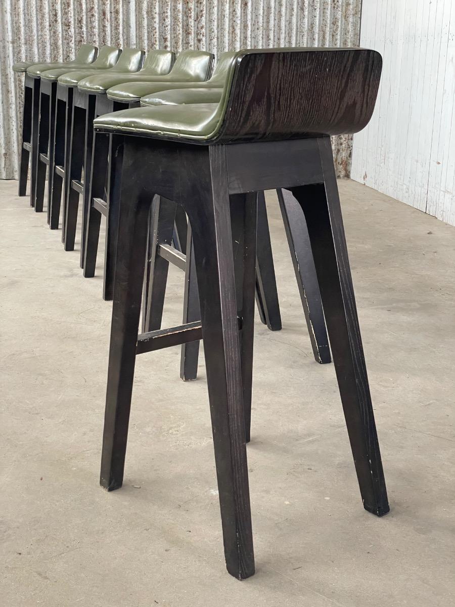 19x Vintage bar stools in green olive leather 