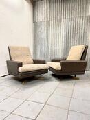 2 vintage Dutch design lounge chairs on cross leg