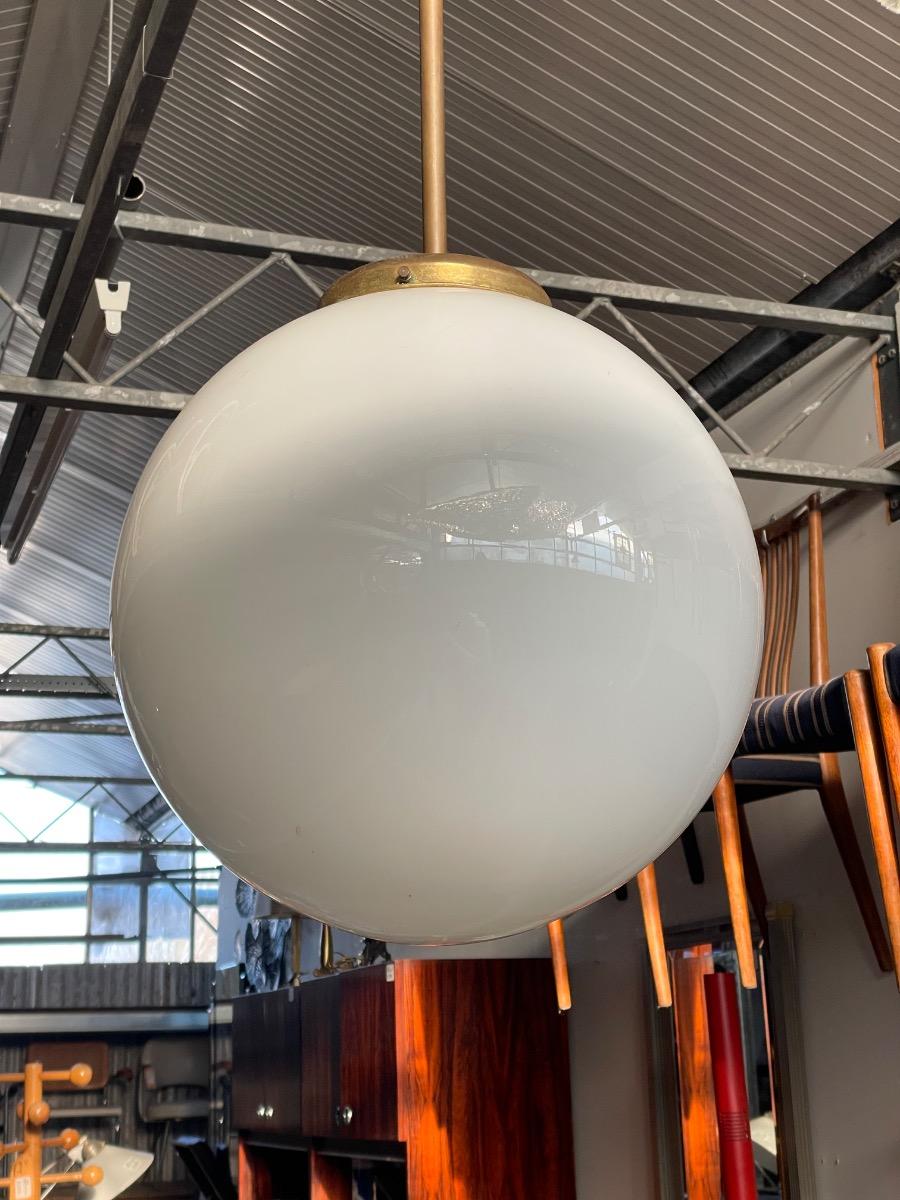 Antique big round schoollamp with brass and milk glass 