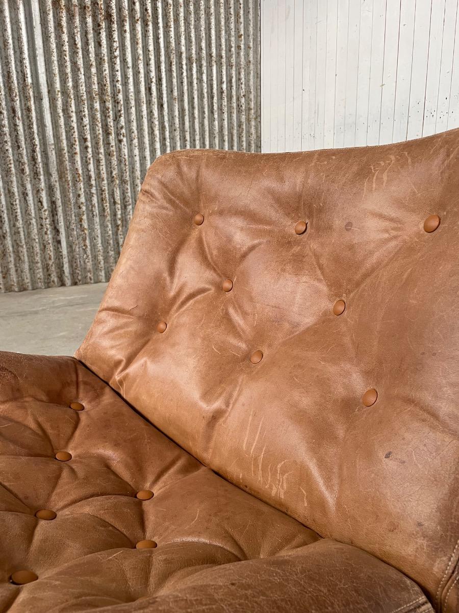 Artifort F976 swivel Loungechair by Geoffrey Harcourt, Original brown leather 1960