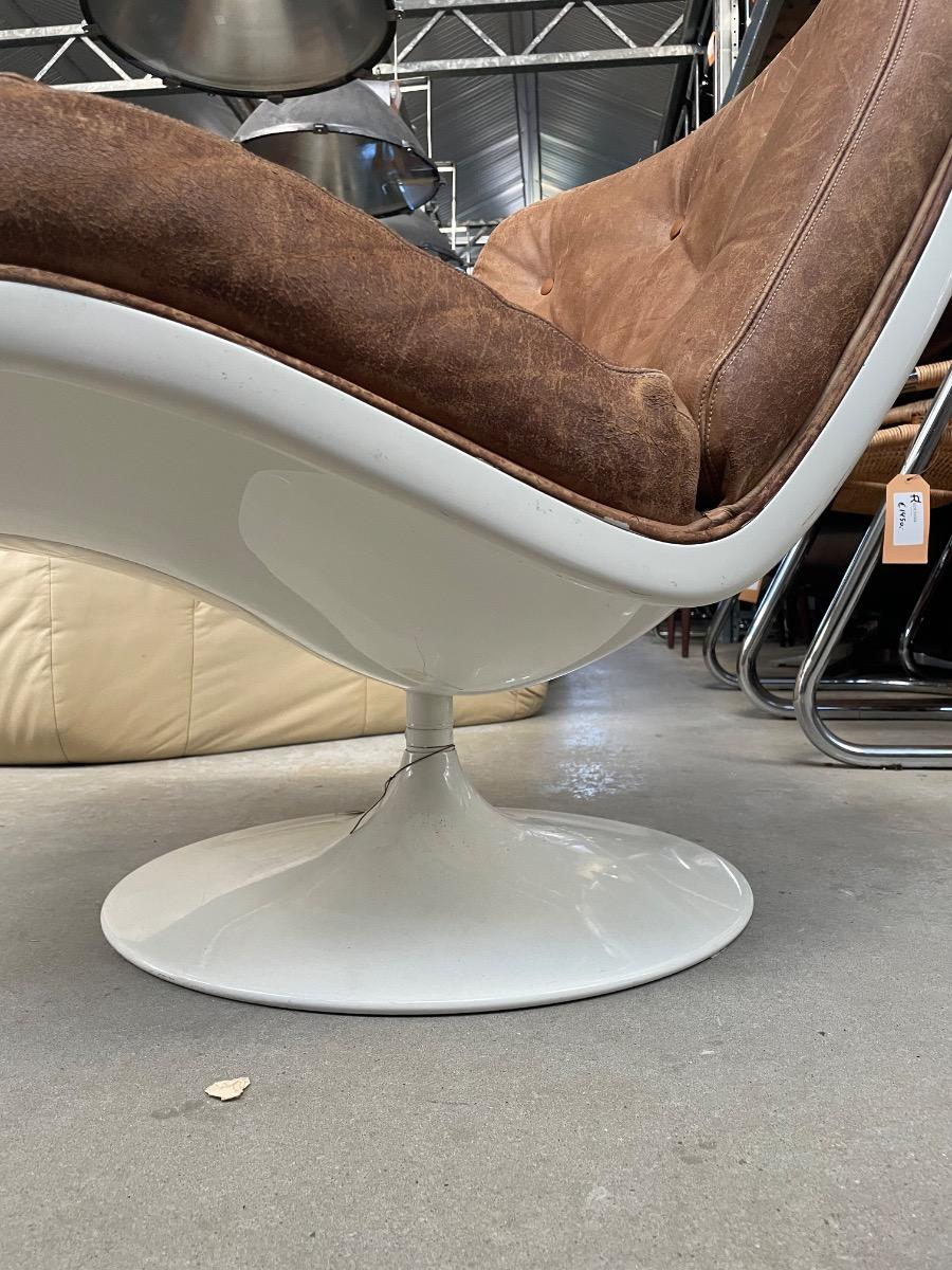 Artifort F976 swivel Loungechair by Geoffrey Harcourt, Original brown leather 1960