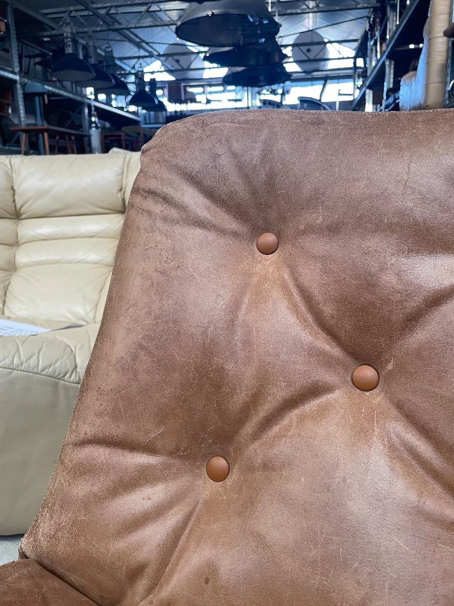 Artifort F976 swivel Loungechair by Geoffrey Harcourt, Original brown leather 1960
