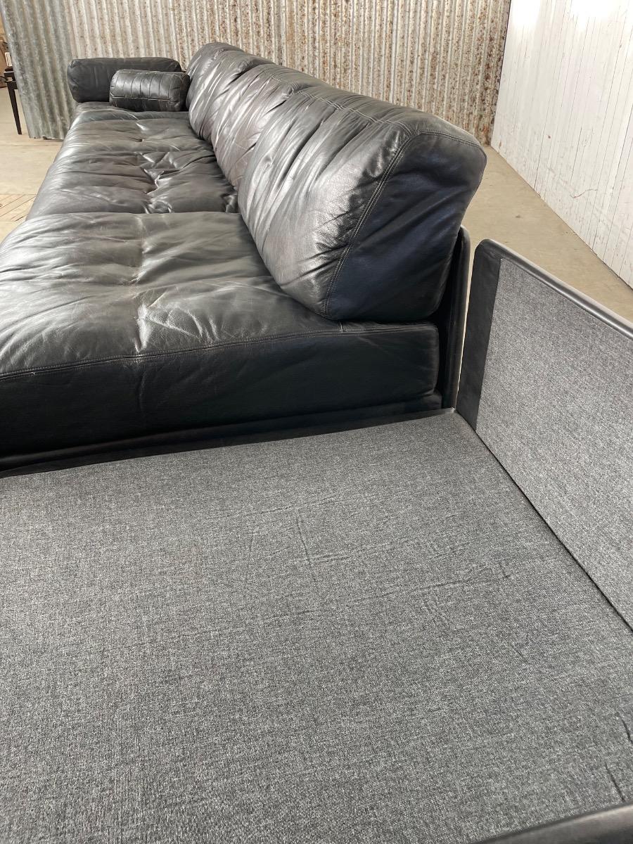 De sede DS-76 black leather sofa, Switzerland 1970s