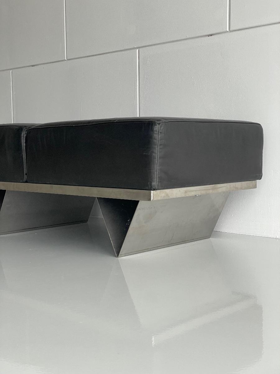 Design RVS and black leather sofa France 1970s 