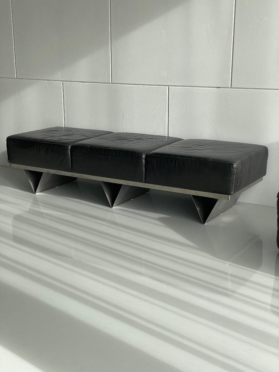 Design RVS and black leather sofa France 1970s 