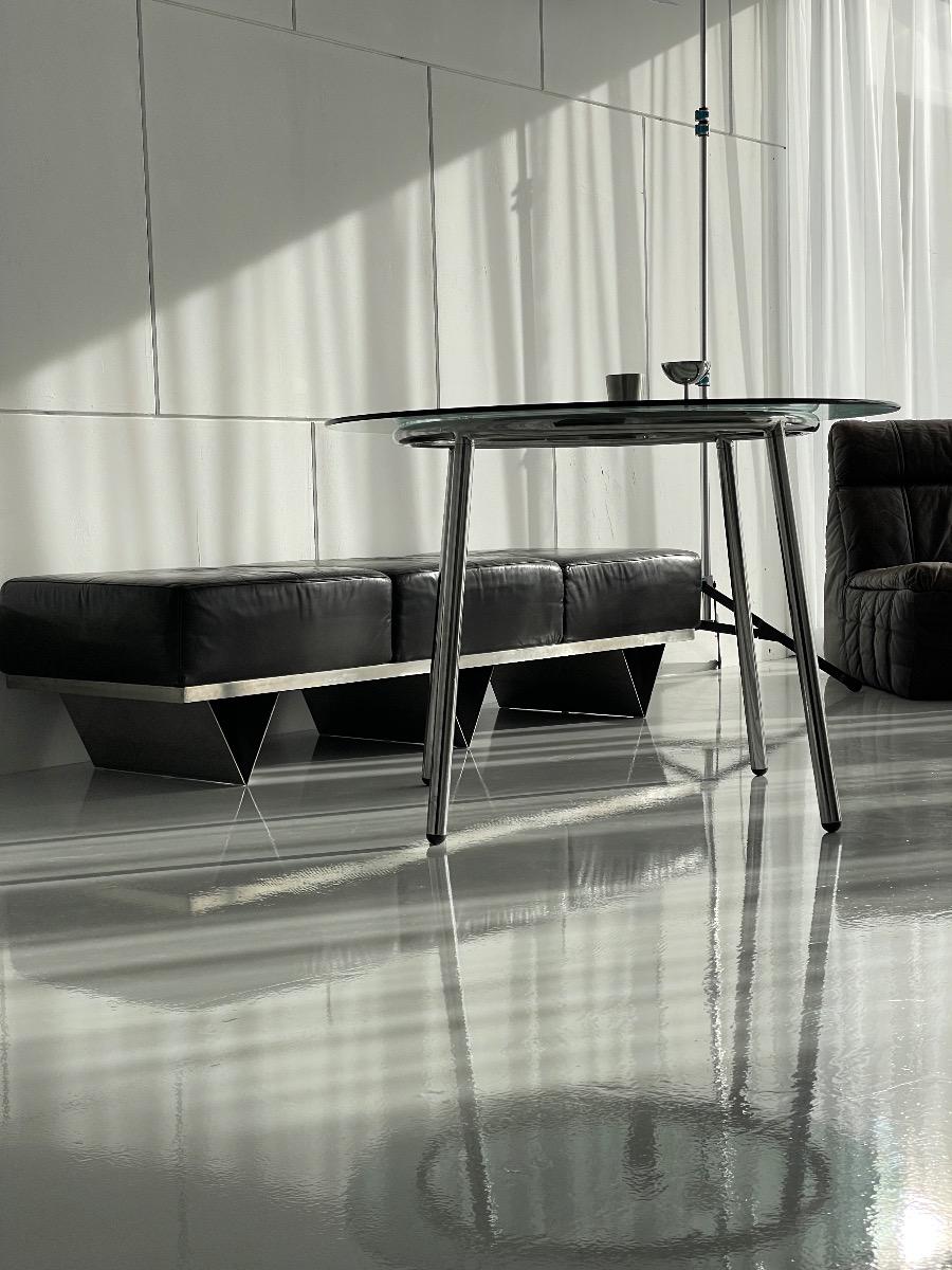 Design RVS and black leather sofa France 1970s 