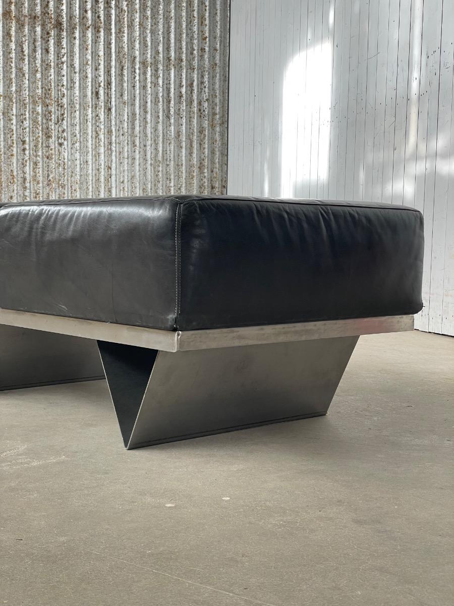 France design sofa in stainless steel and thick black leather, 1970s