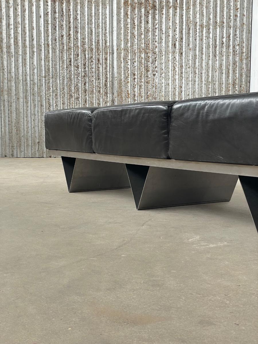 France design sofa in stainless steel and thick black leather, 1970s