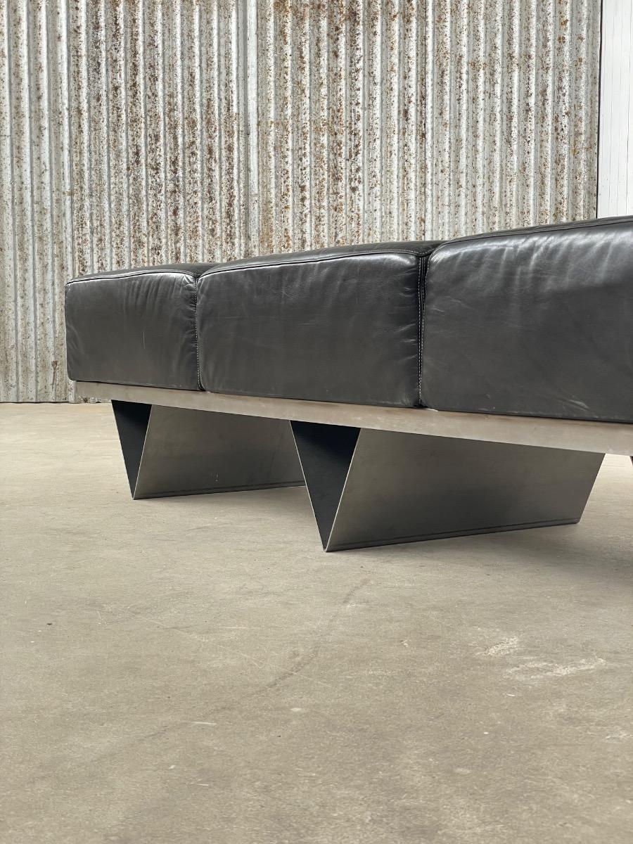 France design sofa in stainless steel and thick black leather, 1970s