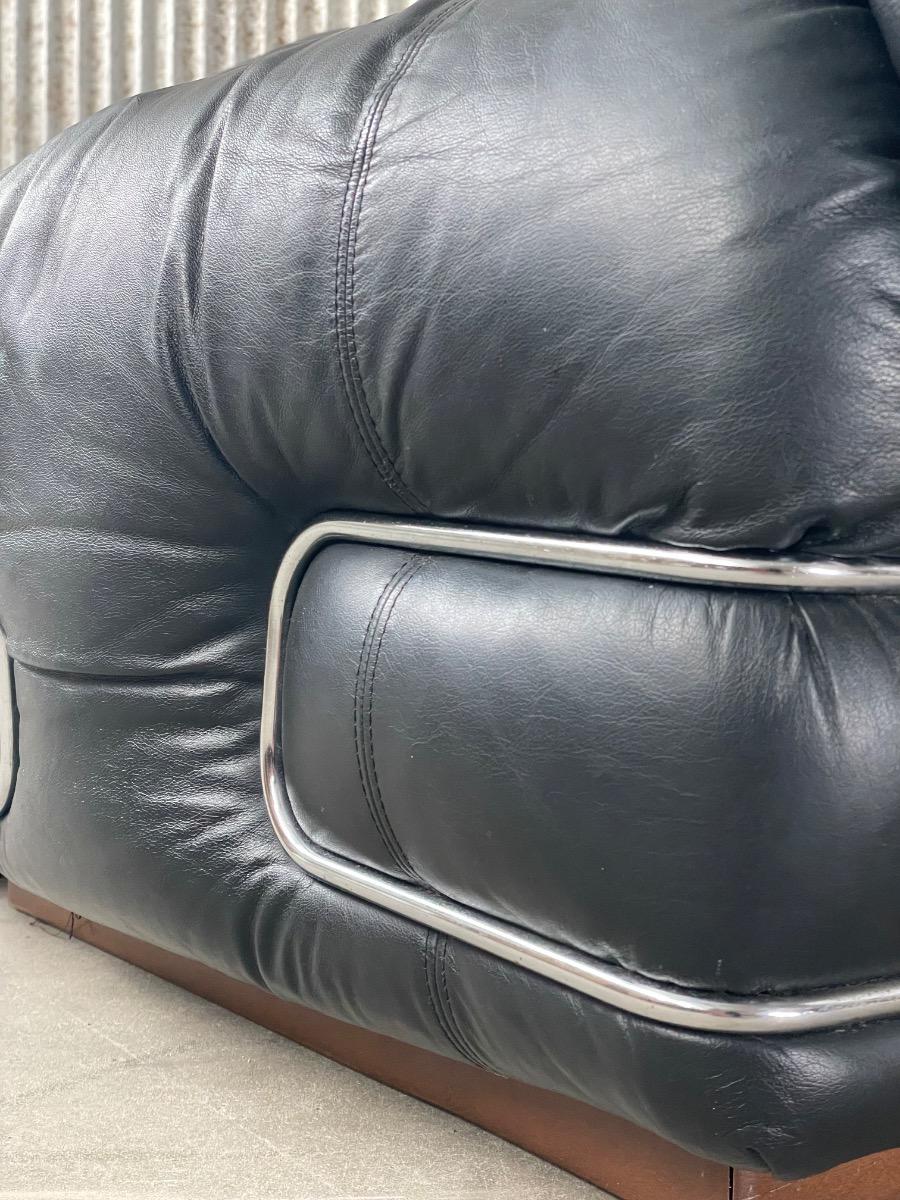 Mid century modern black leather three-seat sofa, Italy 1970s design 