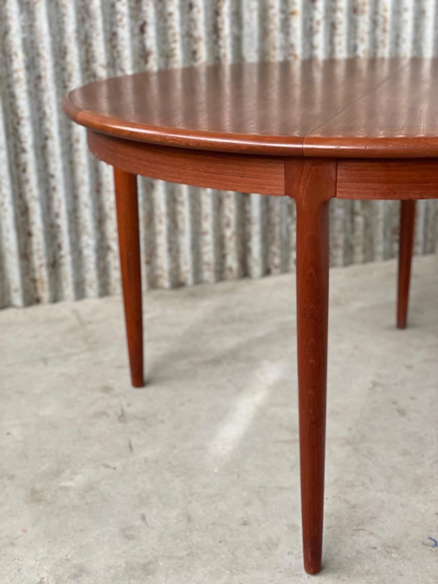 Niels Otto Møller round dining table - Model 15 - Denmark 1960 - extendable- Teak