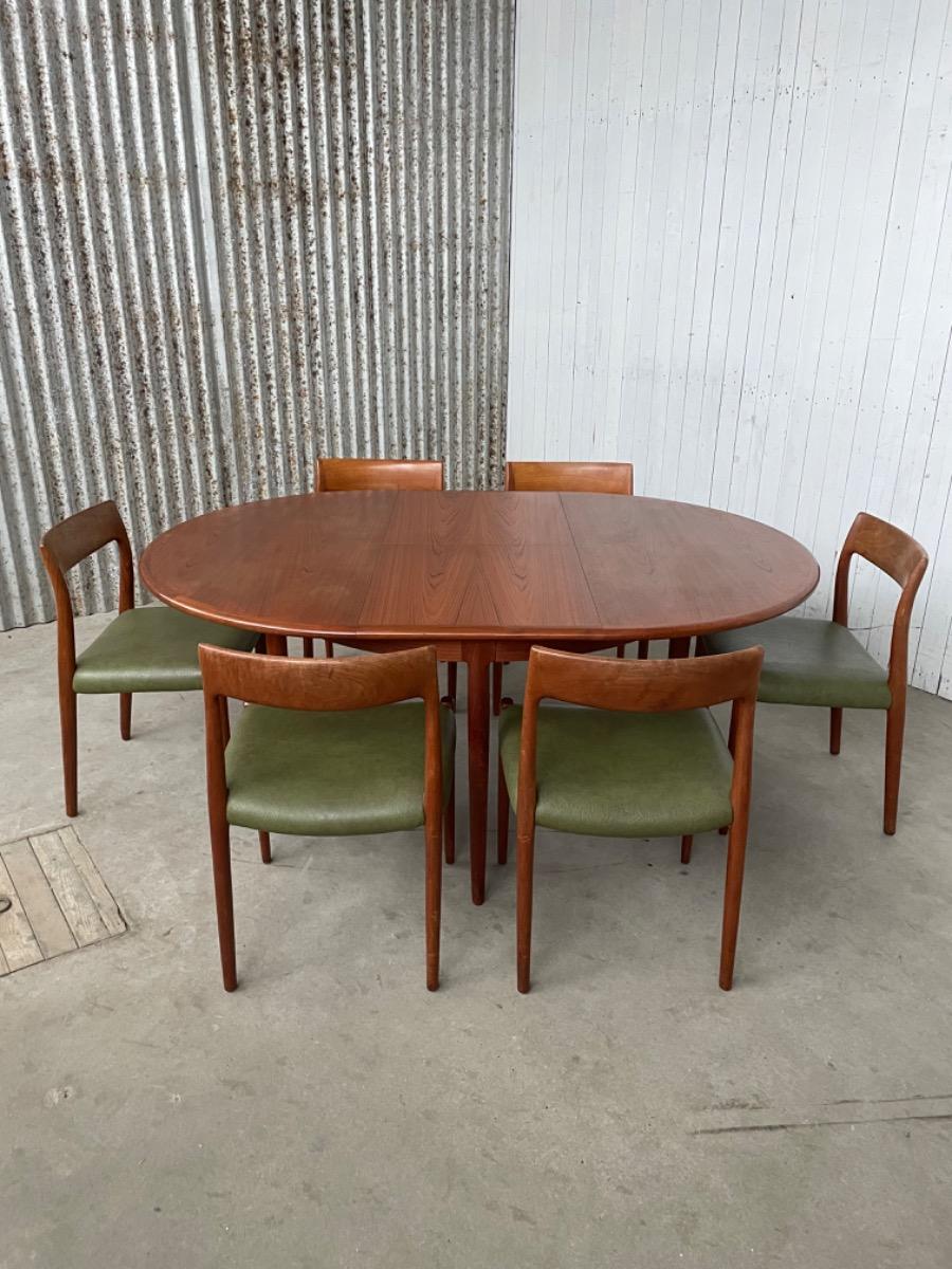 Niels Otto Møller round dining table - Model 15 - Denmark 1960 - extendable- Teak