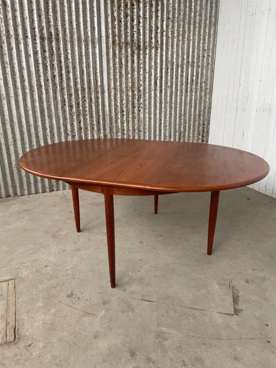 Niels Otto Møller round dining table - Model 15 - Denmark 1960 - extendable- Teak