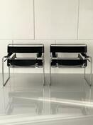 Pair Wassily B3 lounge chairs in black leather by Marcel Breuer for Knoll International