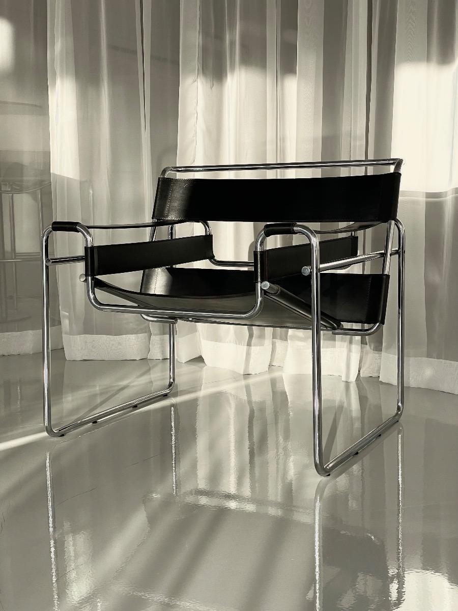 Pair Wassily lounge chairs B3 by Marcel Breuer for Knoll International