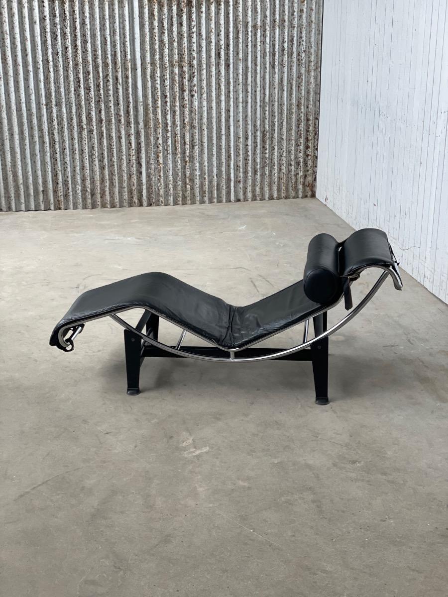 Replica Le Corbusier LC4 Chaise Longue – Black Leather & Chrome