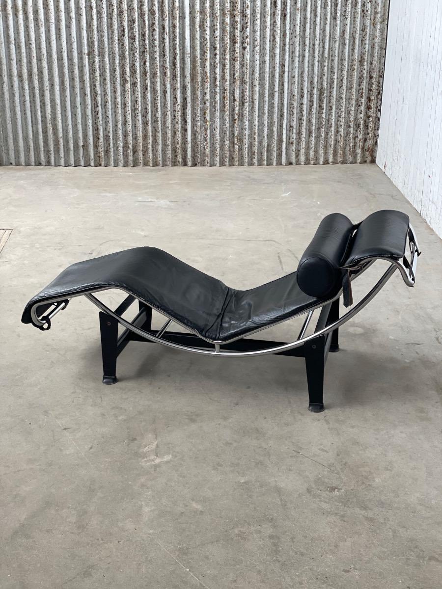 Replica Le Corbusier LC4 Chaise Longue – Black Leather & Chrome