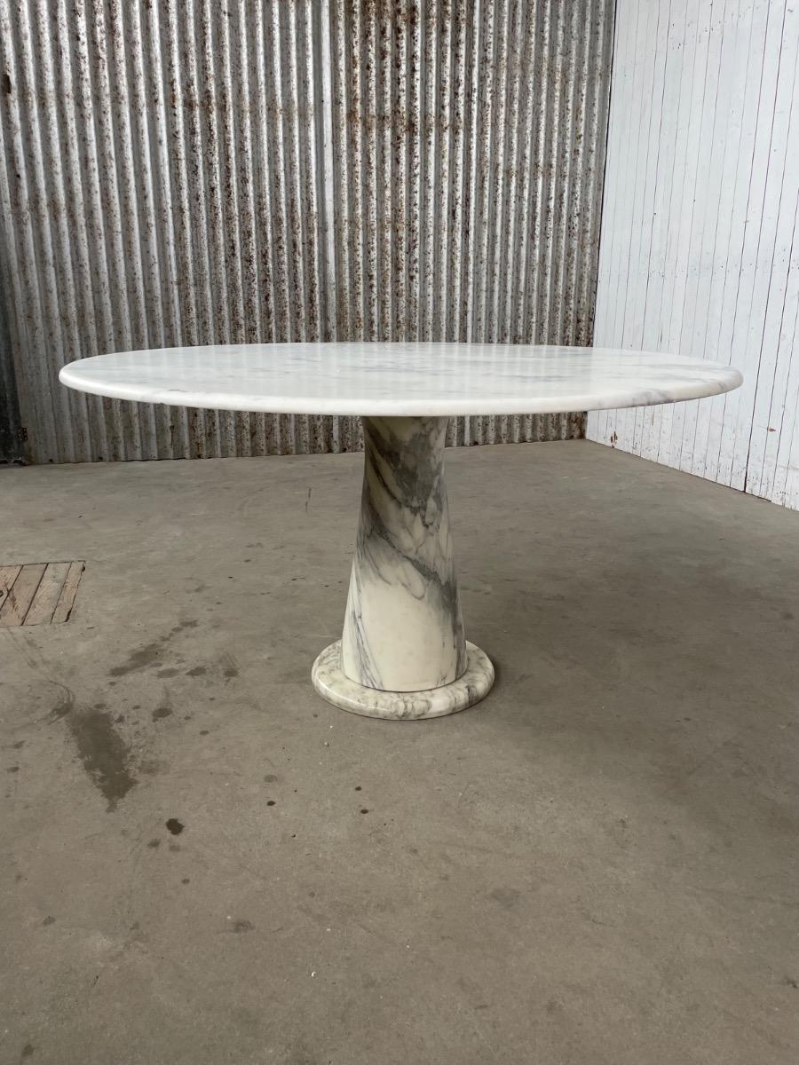 Round Carrara Marble Dining Table, Italy 1970s