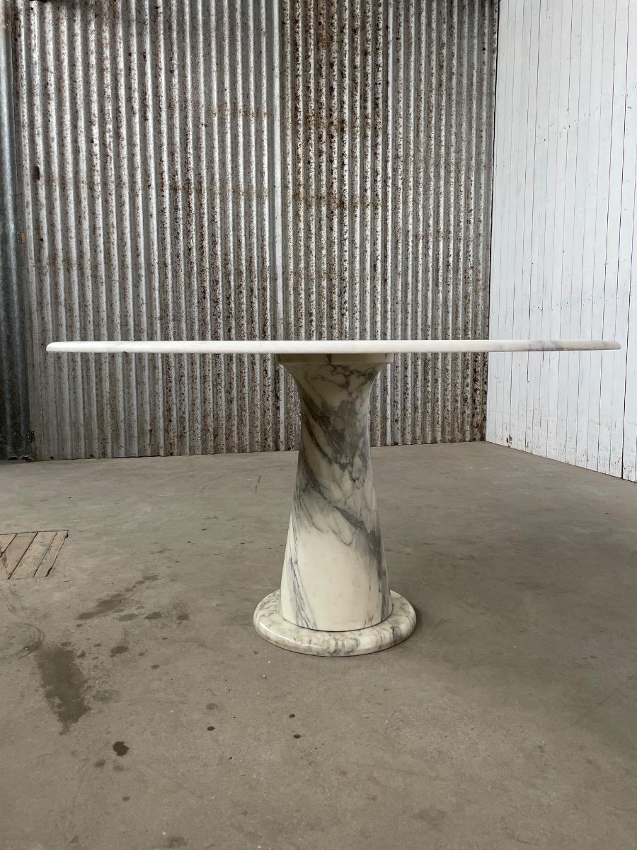 Round Carrara Marble Dining Table, Italy 1970s