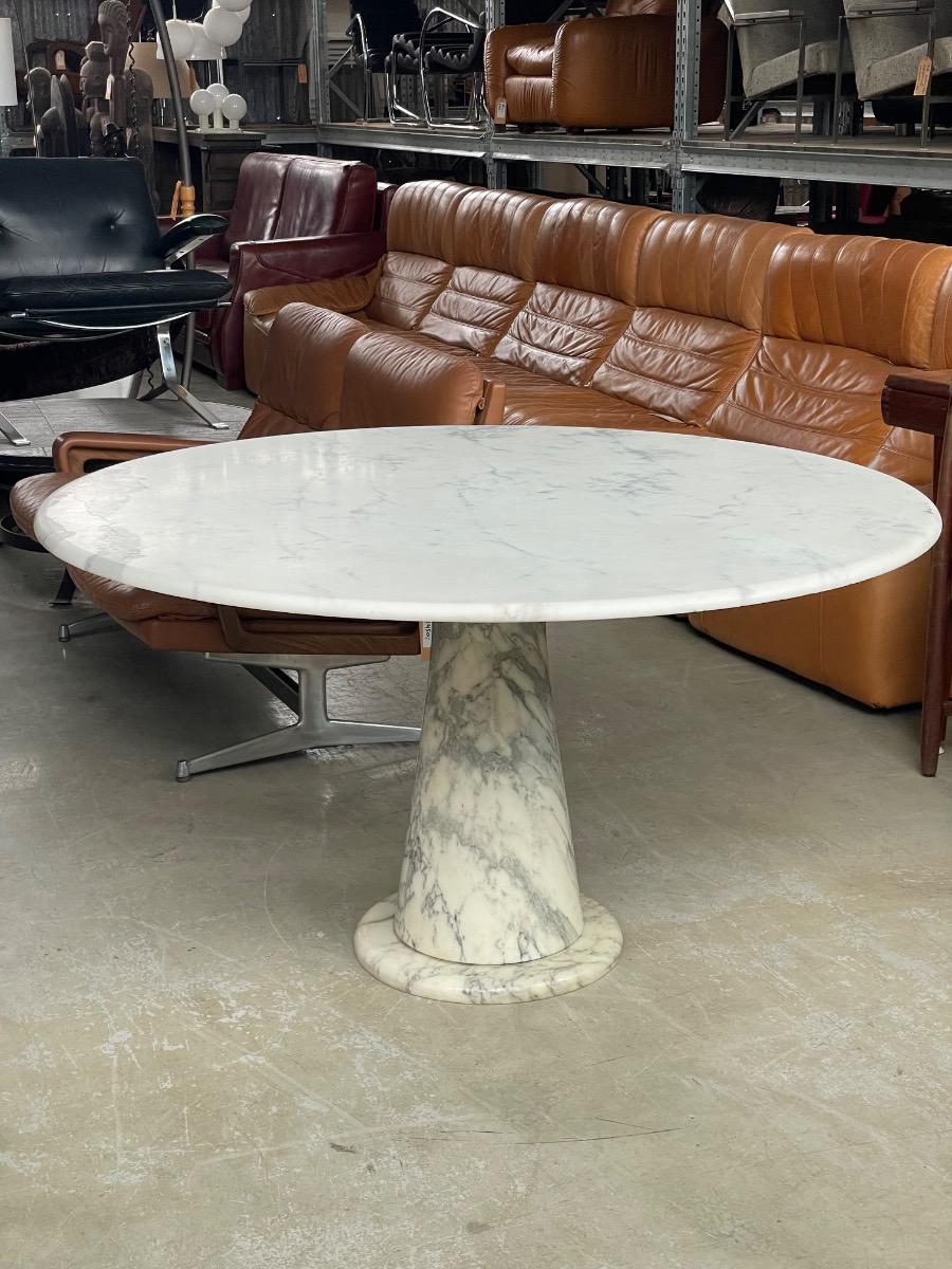 Round Carrara Marble Dining Table, Italy 1970s