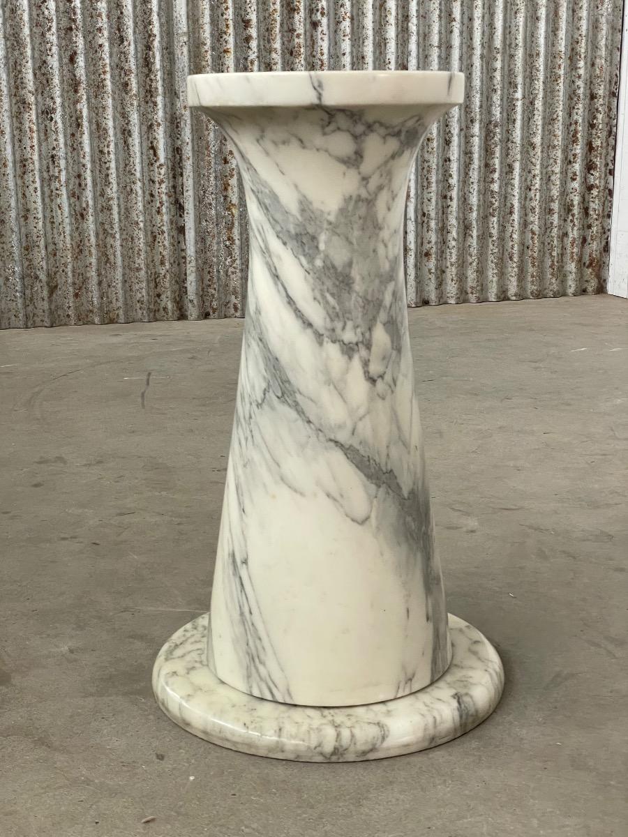 Round Carrara Marble Dining Table, Italy 1970s
