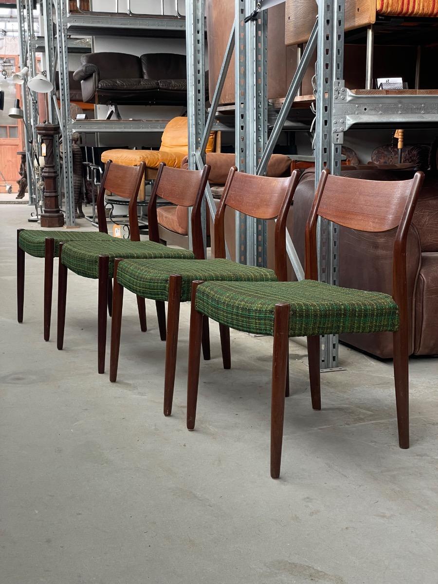 Set vintage dining chairs by Fristho 1960s in Teak