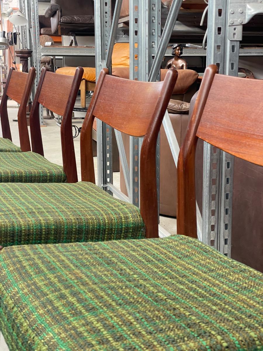 Set vintage dining chairs by Fristho 1960s in Teak