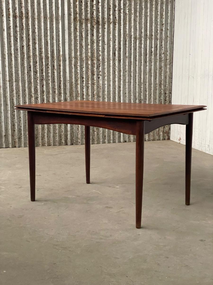 This vintage rosewood dining table is a fine example of Danish design, combining timeless aesthetics with practical functionality. The warm rosewood features a rich grain and characterful colour, giving the table an elegant and inviting appearance. With e