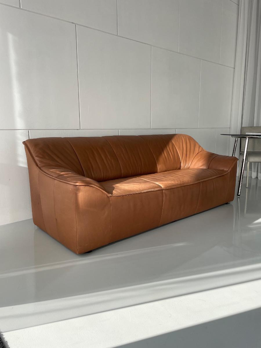 Vintage 3-seat sofa in thick brown leather design