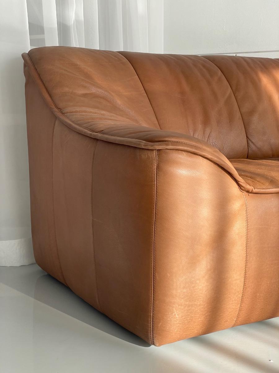 Vintage 3-seat sofa in thick brown leather design