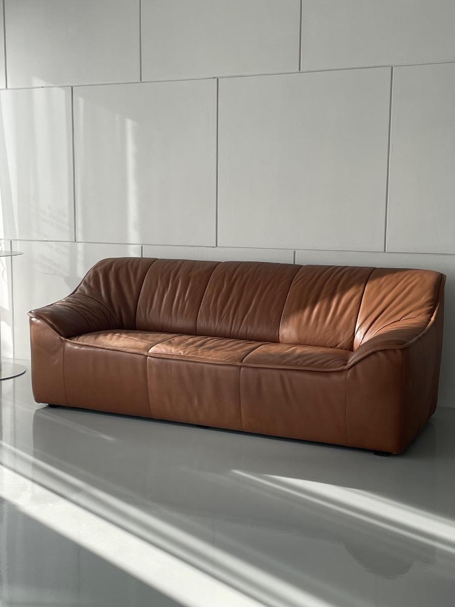 Vintage 3-seat sofa in thick brown leather design