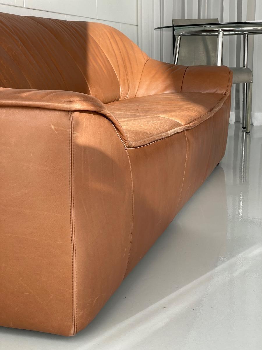 Vintage 3-seat sofa in thick brown leather design