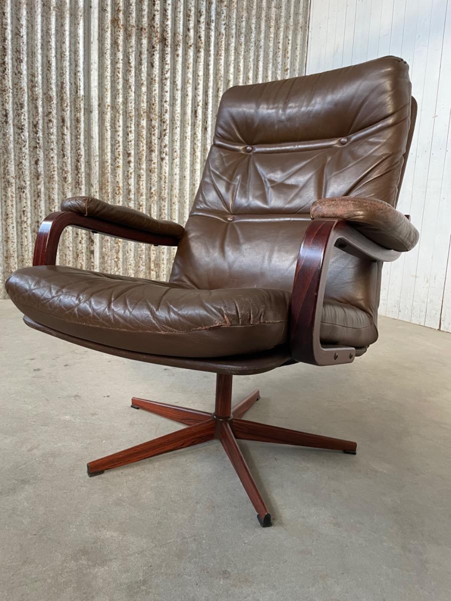Vintage armchair - brown leather - 1970