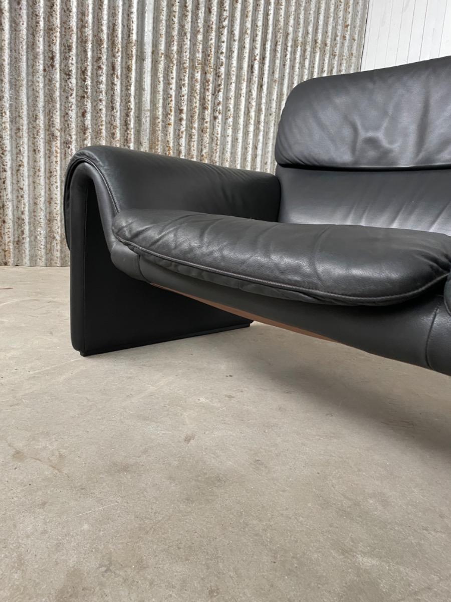 DS2011 Black Leather Sofa from de Sede, Switzerland, 1980s for