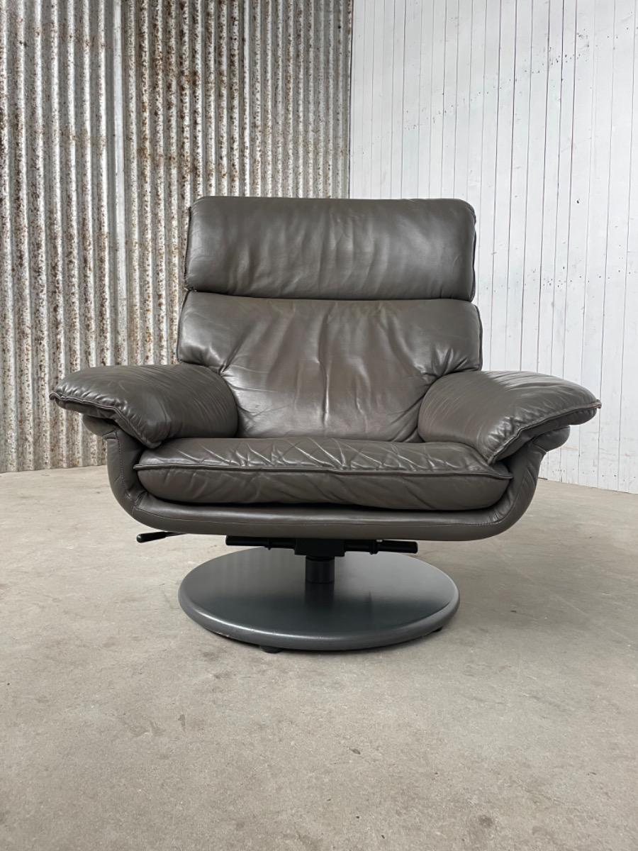 Vintage leather armchair - Dark grey - 1980s - Style Rolf Benz / de Sede - Design  