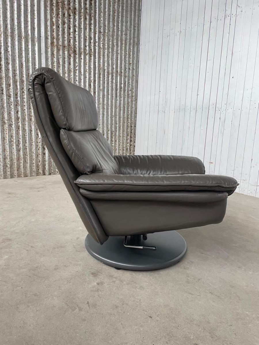 Vintage leather armchair - Dark grey - 1980s - Style Rolf Benz / de Sede - Design  