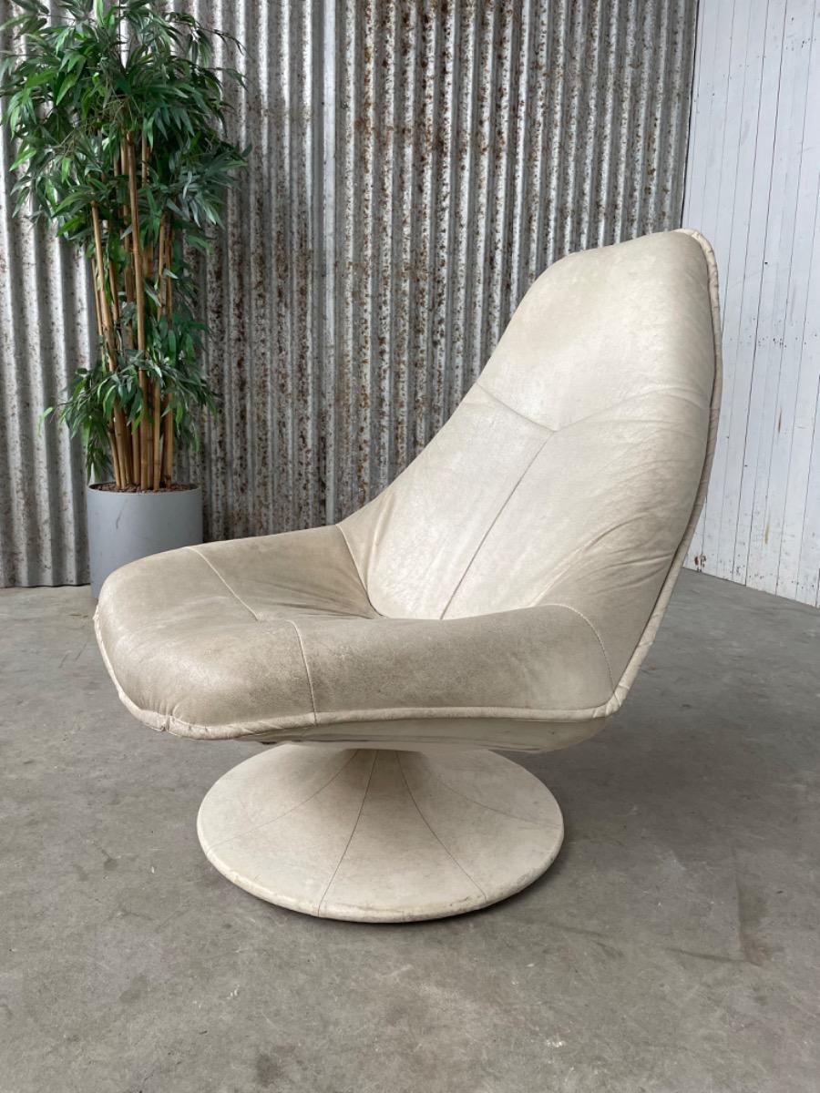 Vintage swivel loungechair white tulip, 1970s