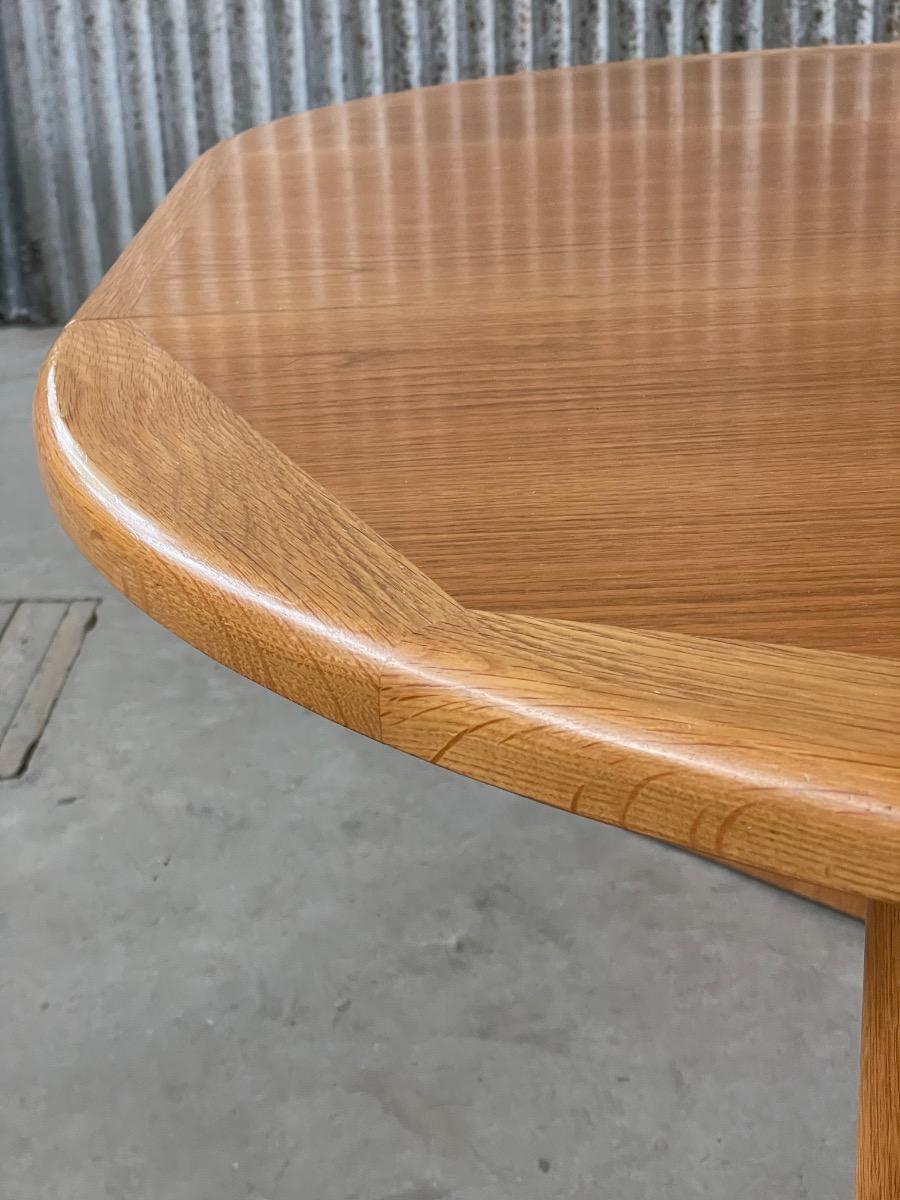 Vintage round extandable dining table in Oak Denmark 1970s design