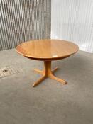 Vintage Scandinavian extendable dining table round design 