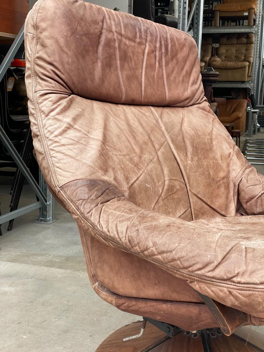 Vintage swivel armchair in brown leather on wooden base 1960s